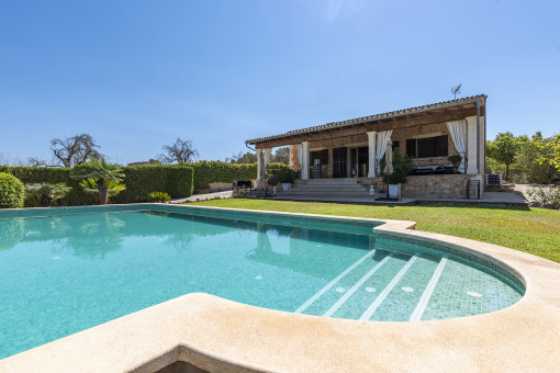 Sehr schöne und helle Ferienfinca mit Pool außerhalb von Sineu