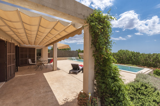 Überdachte Terrasse