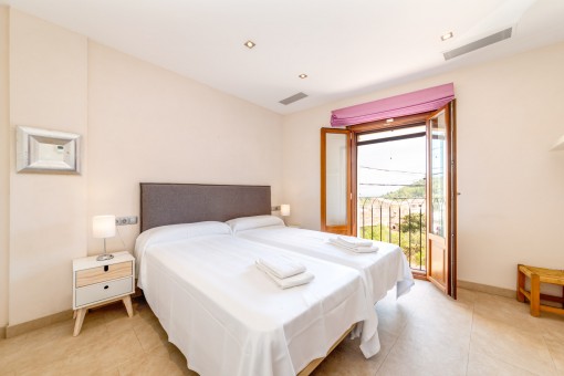 Schlafzimmer mit Balkon