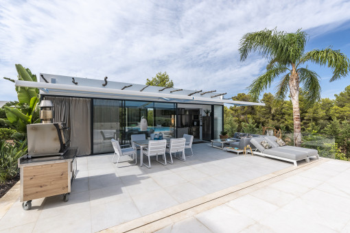Fantastische Außenküche mit Terrasse