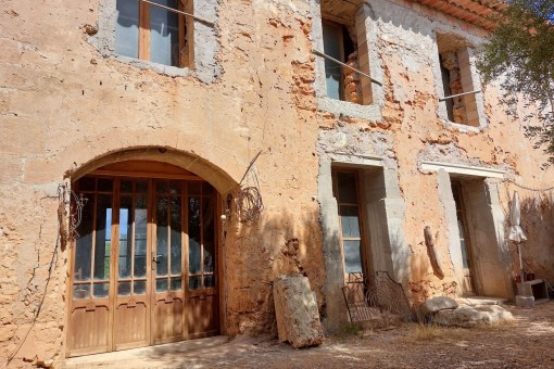 Rustikales Finca-Grundstück mit Steinhaus zur Sanierung in Consell