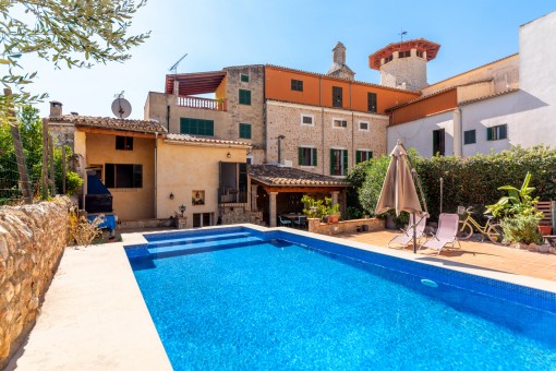 Rustikal-modernes Dorfhaus mit Pool in Alaró