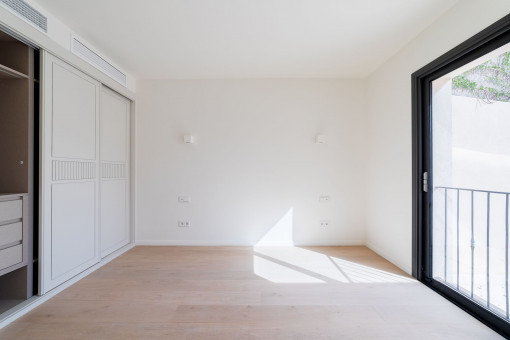 Schlafzimmer mit Einbauschrank