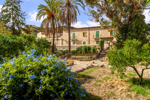 Dorfpalast mit großem Grundstück in Manacor de la Vall
