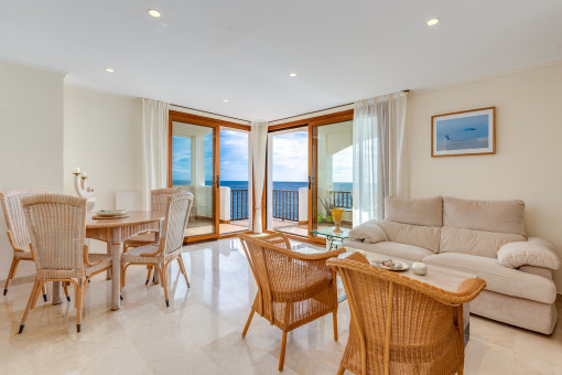 Attraktive Eckwohnung mit spektakulärem Meerblick in erster Meereslinie, Cala d'Or