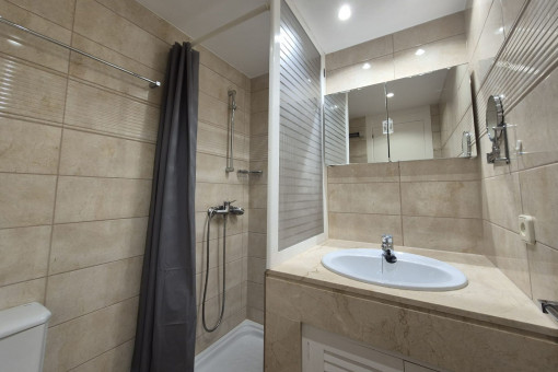 Badezimmer mit Dusche