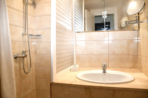 Gaestebadezimmer mit Dusche