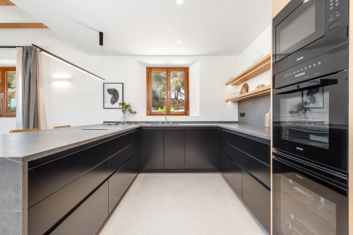 Komplett ausgestattete Küche