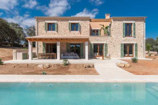 Finca mit Natursteinfassade