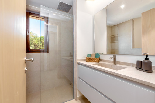 Eines von 5 Badezimmern