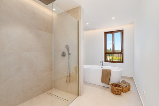 Eines von 5 Badezimmern