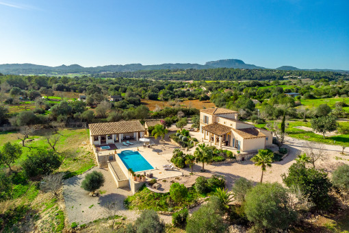 Idyllische Finca mit traumhaften Panoramablick, Ferienvermietungslizenz und Pool nahe Porreres