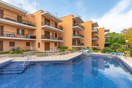 Erdgeschosswohnung in ruhiger Lage mit Ferienvermietlizenz und Gemeinschaftspool in Pto. Pollença