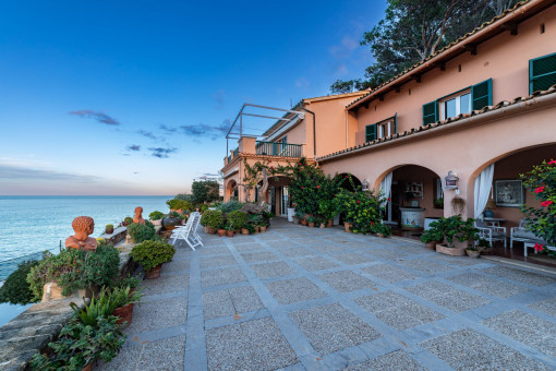 Exklusive mediterrane Villa in erster Meereslinie in Cala San Vicente