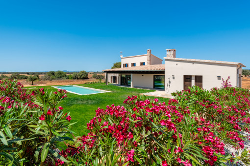 Energieeffiziente Neubaufinca mit herrlichem Weitblick in beliebter Lage nahe Ses Salines