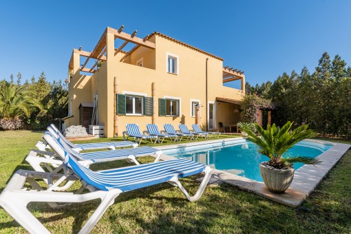 Sonnige Villa mit Ferienvermietungslizenz und Pool in Strandnähe von Cales de Mallorca