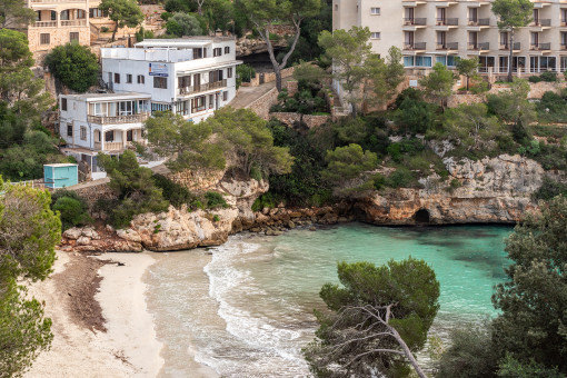 Sanierte Dachgeschosswohnung mit malerischem Blick auf die Bucht von Cala Santanyí