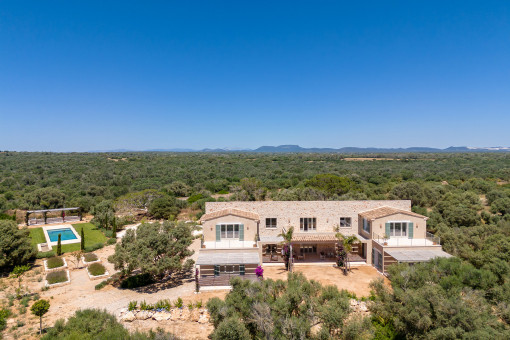 Traumhafte Natursteinfinca mit Gästehaus, Pool und Blick auf Cabrera nahe Es Trenc