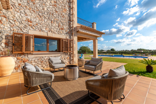 Sonnige Loungeterrasse