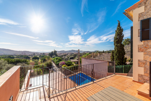 Freistehendes, grosszügiges Haus mit fantastischem Weitblick und Pool in Alaró