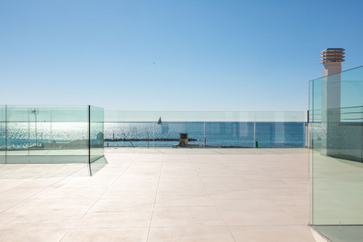 Neues, modernes Stadthaus mit ultimativem Blick über den Hafen und das Meer, im Herzen von Portixol