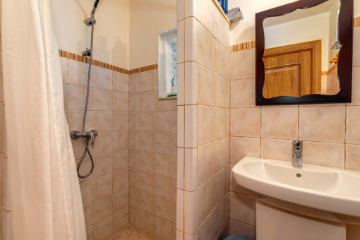 Badezimmer mit Dusche