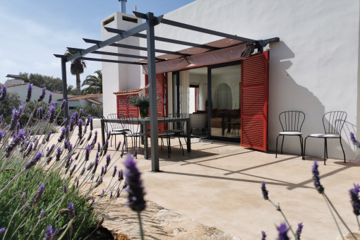 Geschmackvolle, komplett renovierte Villa mit mediterranen Garten und Pool in beliebter Lage von Cala Murada