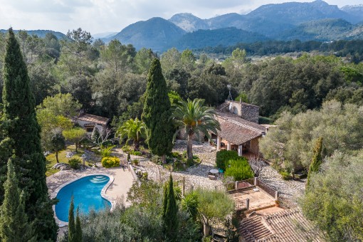 Rustikale Finca mit Pool, Vermietlizenz und traumhaftem Blick in absoluter Ruhe in Campanet
