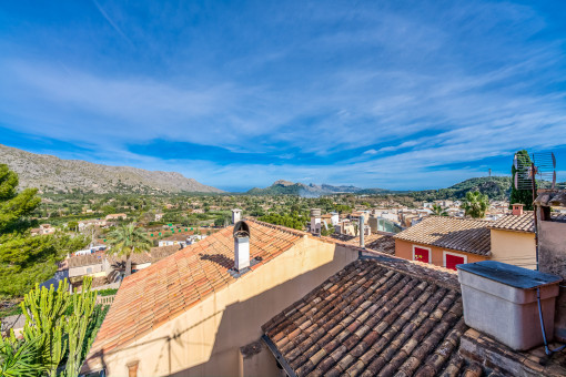 Renovierungsbedürftiges Dorfhaus mit herrlichem Blick in Pollença
