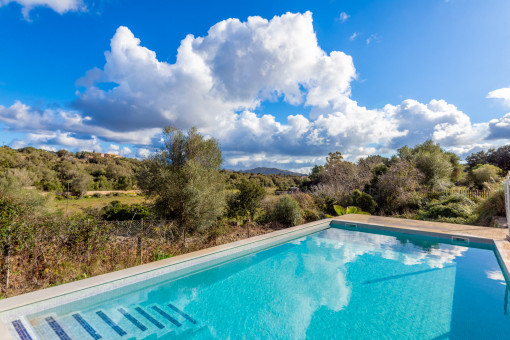 Charaktervolle Finca auf großem Grundstück, mit Stallungen und viel Potential in Artà