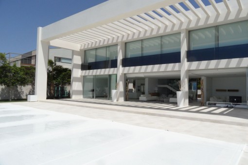 Fantastische Luxus-Villa in erster Linie direkt am Meer in Son Veri Nou