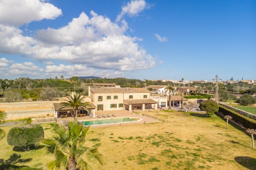 Mediterrane Natursteinfinca mit Pool und Ferienvermietungslizenz am Dorfrand von Santanyí