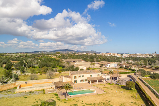 Mediterrane Natursteinfinca mit Pool und Ferienvermietungslizenz am Dorfrand von Santanyí