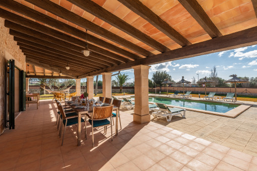 Überdachte Terrasse