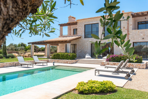Einzigartige Luxusfinca mit Pool und traumhaften Meerblick in exklusiver Lage von Cala Llombards