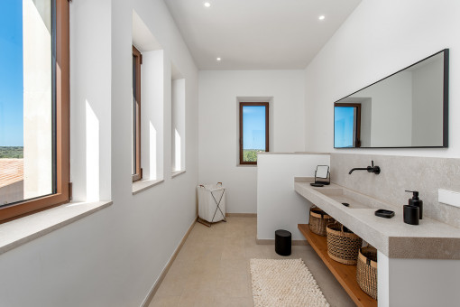 Eines von 5 Badezimmern