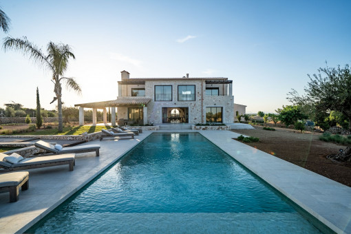 Einzigartige Luxusfinca mit Pool und traumhaften Meerblick in exklusiver Lage von Cala Llombards 