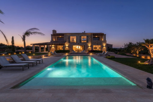 Einzigartige Luxusfinca mit Pool und traumhaften Meerblick in exklusiver Lage von Cala Llombards