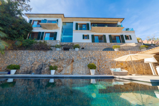 Villa und Pool