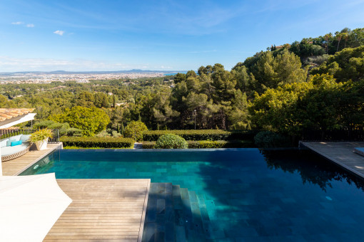 Pool und Ausblick