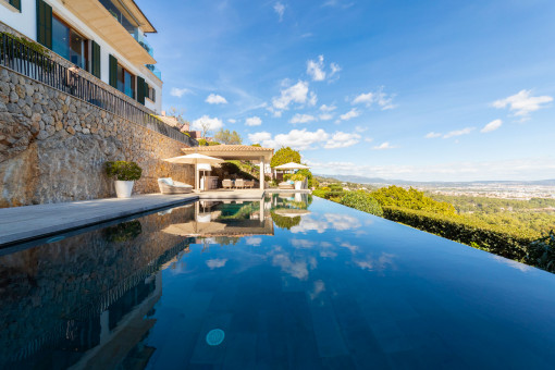 Spektakuläre Luxusvilla in den Hügeln Son Vida's mit atemberaubenden Blick über Palma und das Mittelmeer