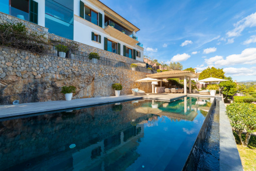 Villa und Pool