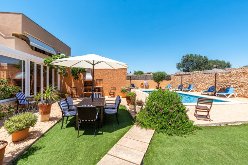Garten und Poolbereich