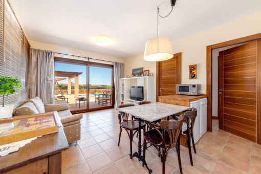 Gästezimmer mit Zugang zur Poolterrasse