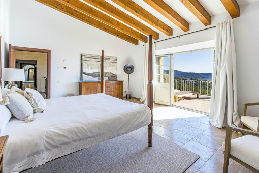 Master Suite mit Balkonzugang