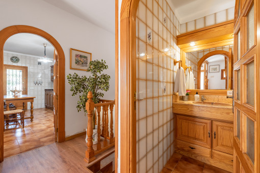 Flur und Gästebadezimmer 