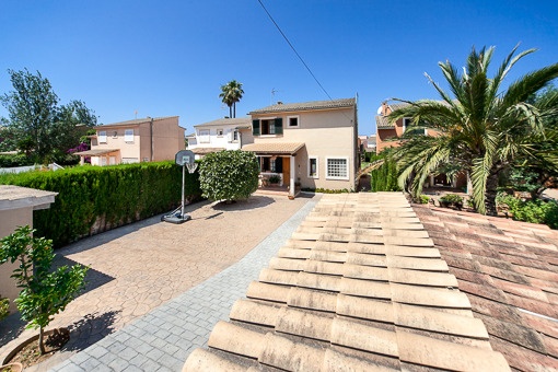 Blick auf die Fassade des Anwesens