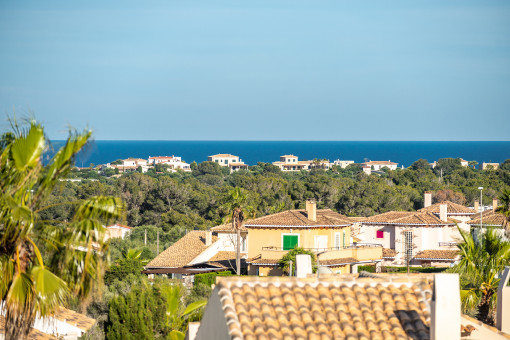 Blick auf das Meer im Hintergrund