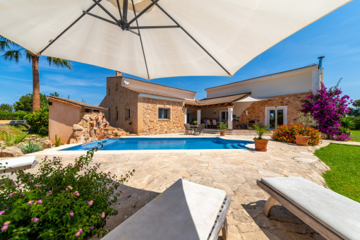 Großzügiges Landhaus mit 2 Wohneinheiten, traumhaftem Garten, Pool und Weitblick nahe Alaró