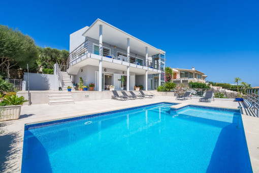 Große Meerblick-Villa mit Pool, Ausblick und Gästeapartment in Alcanada, Alcudia
